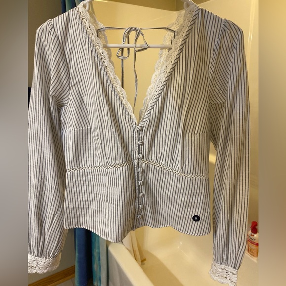 NWT A&F Abercrombie and Fitch Lace Pinstripe Button V-Neck Smocked Blouse Top - Picture 2 of 6